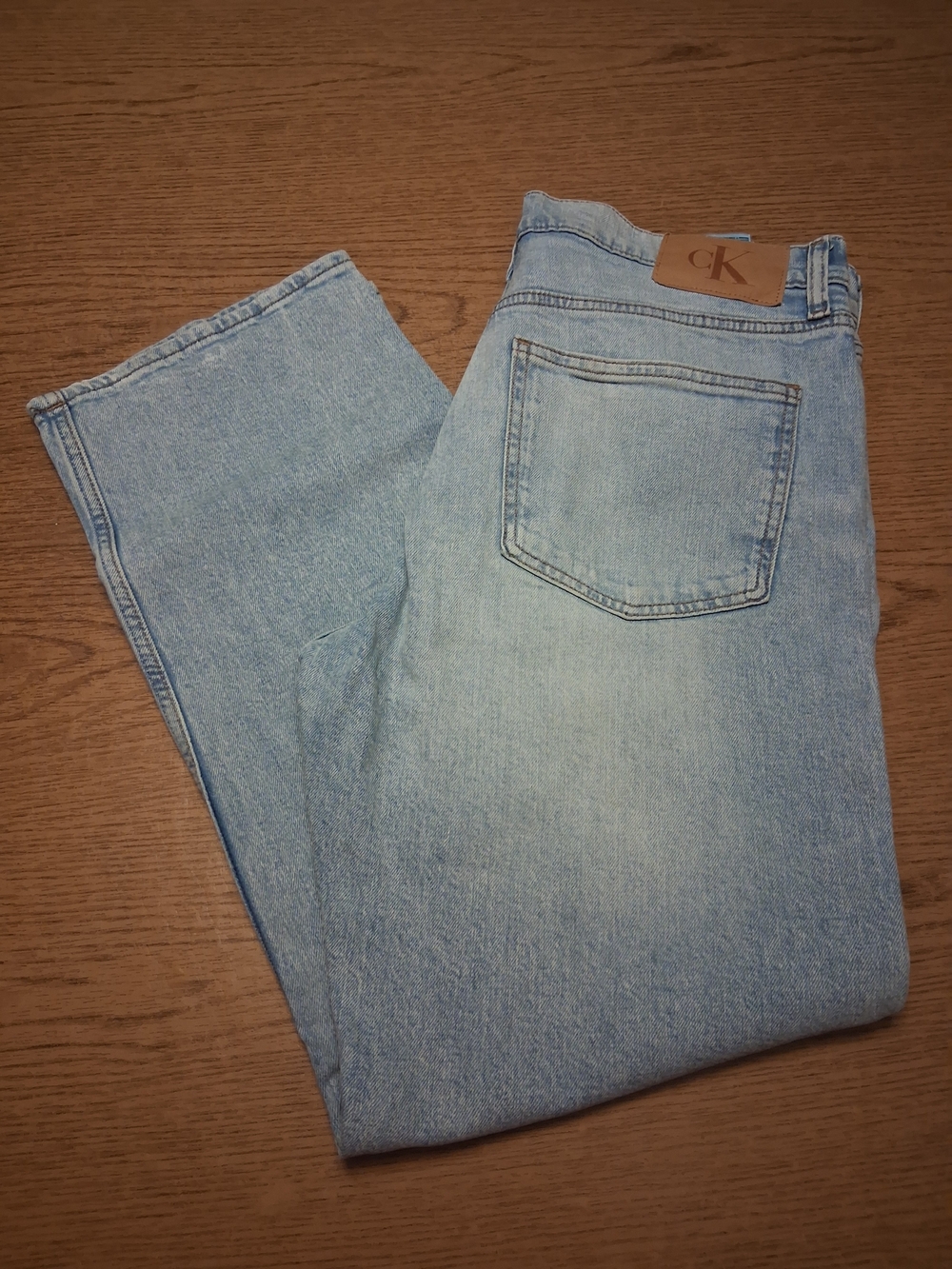 Mens Calvin Klein Light Wash Relaxed Straight Jeans SIZE 32 X 30